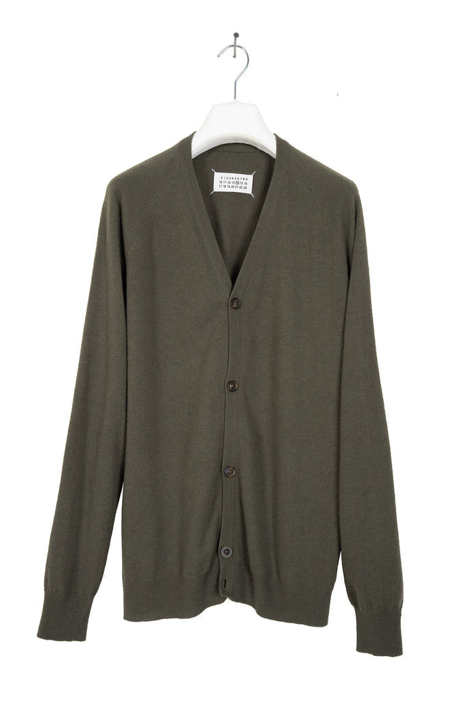 2010 A/W RAGLAN SLEEVE CARDIGAN IN WOOL WITH LEATHER ELBOW PATCHES